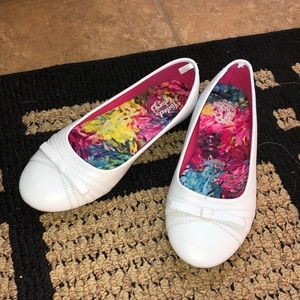 💕cute barely worn white flats💕